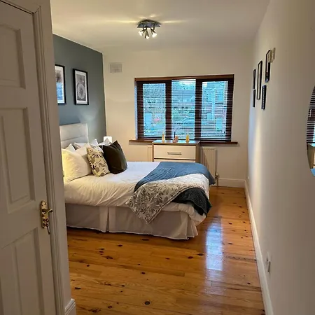 Out In B N B Bed & Breakfast