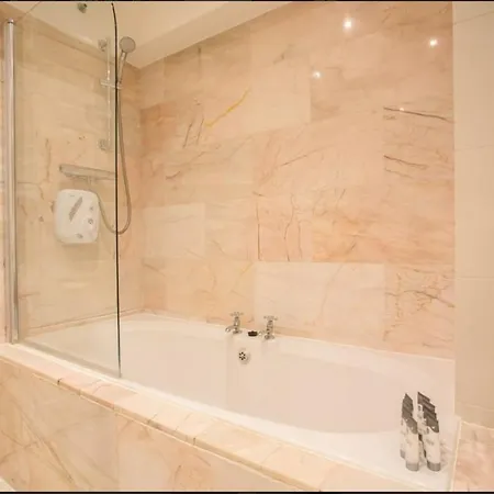 Stunning Centre Apartment