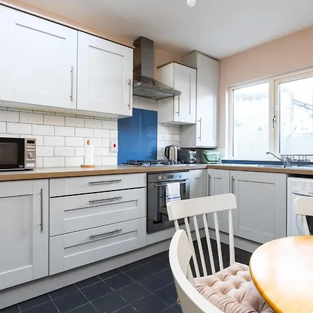 Holiday home Boho Chic 1br House - 3 Min Walk To Bus Stops