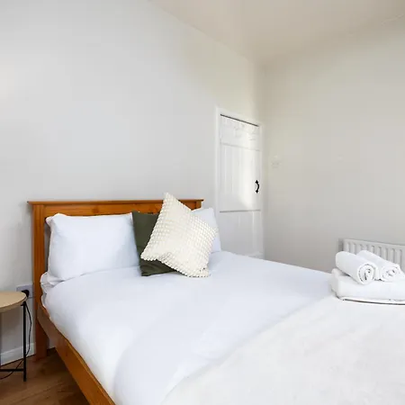 Boho Chic 1br House - 3 Min Walk To Bus Stops *
