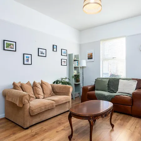 Boho Chic 1br House - 3 Min Walk To Bus Stops