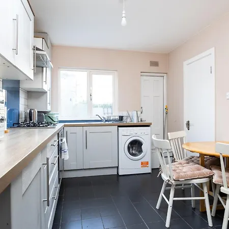 Boho Chic 1br House - 3 Min Walk To Bus Stops Holiday home Dublin