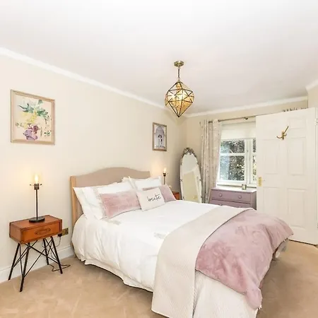 Townhouse In 4 - Check Connttact From Photos For Details ! Close To ! *