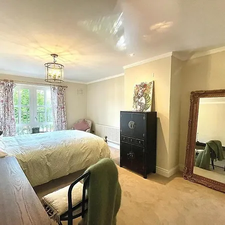 Townhouse In 4 - Check Connttact From Photos For Details ! Close To ! * Dublin