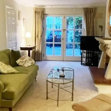 Townhouse In 4 - Check Connttact From Photos For Details ! Close To ! * Dublin