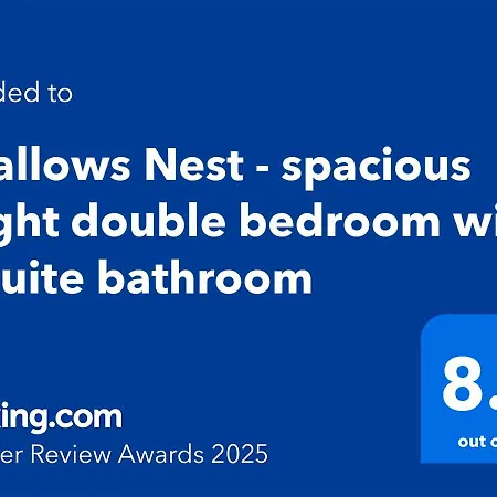 ホームステイ Swallows Nest - Spacious Bright Double Bedroom With Ensuite Bathroom ダブリン