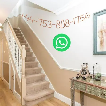 Townhouse In 4 - Check Connttact From Photos For Details ! Close To !