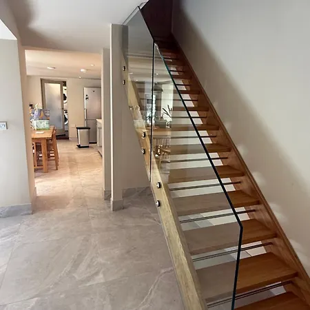 Dun Laoghaire Coastal Retreat & Hidden Getaway アパート *