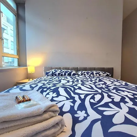 Temple Bar 3 Bedroom 2 Bathroom ダブリン
