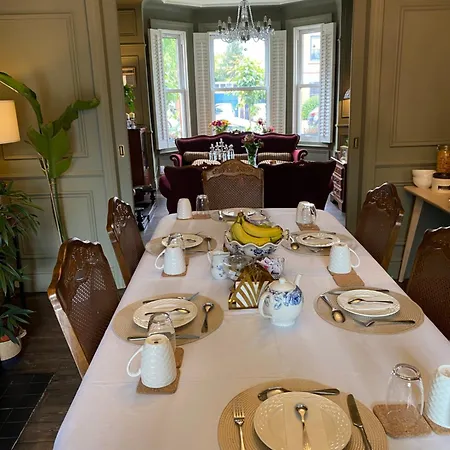 Avoca House 3*