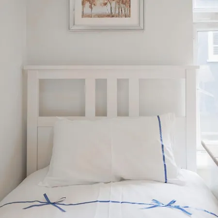Cozy 2-bedroom Detached No-7 דבלין