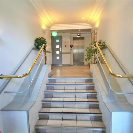 Lovely With Wifi In Vibrant Apartament Dublin