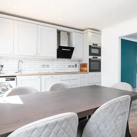 3bed With Backyard 10min To Milltown Tram & Bus Stops Dublin