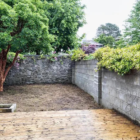 3bed With Backyard 10min To Milltown Tram & Bus Stops *
