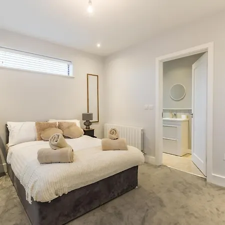 Hot Tub Luxe In The Heart Of Villa Dublin