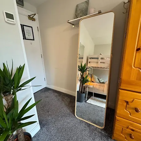 Cosy Ensuite In Heart Of