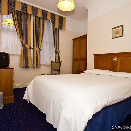 Lynams Hotel 2*