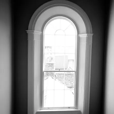 Apartament & *