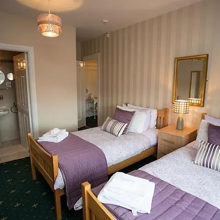 Annandale House 3*