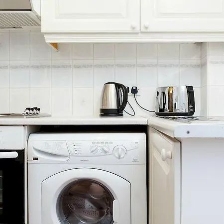 Amberley House By Thekeycollections Aparthotel 3*