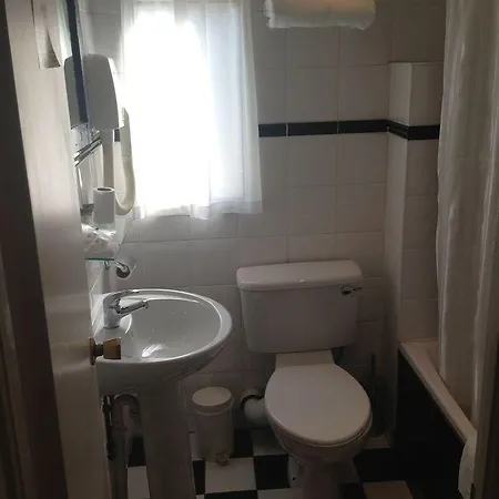 Uppercross House 3*