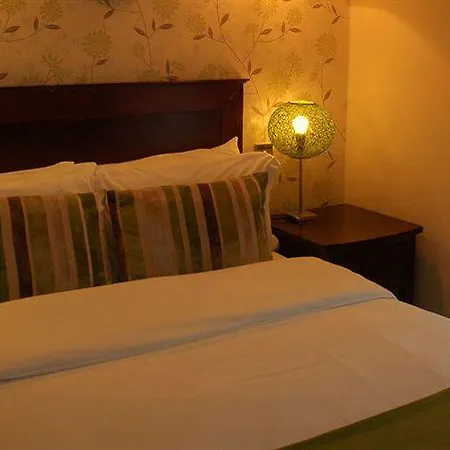 Uppercross House Szálloda 3*