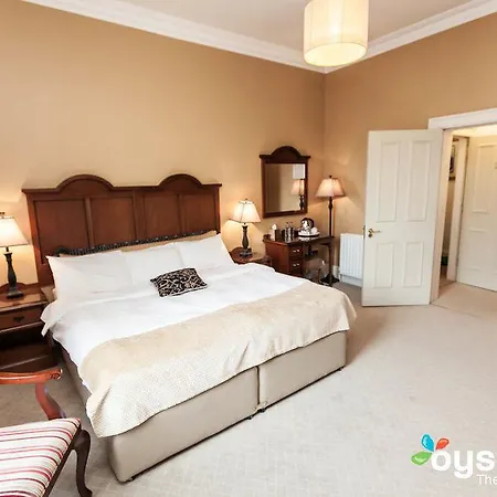 Waterloo Town House & 4*