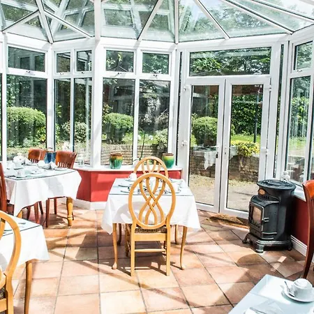 Waterloo Town House & 4*