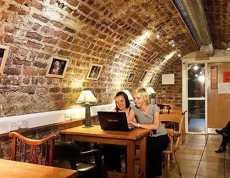 Isaacs Hostal