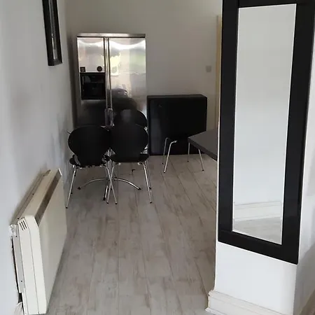 Malahide Road Flat דירה *