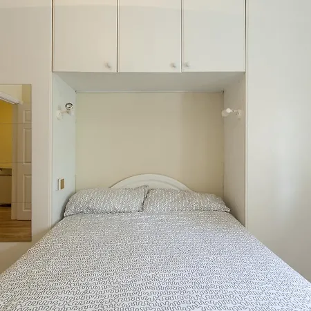 Tara Street Apartment- Dublin City Centre Dublin