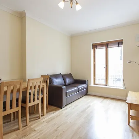 Tara Street Apartment- Dublin City Centre