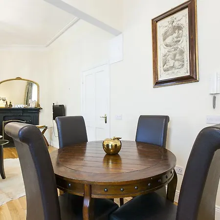 Apartment Vacation Rentals *