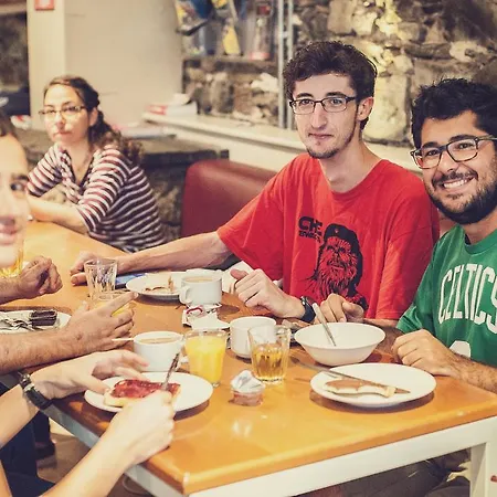 Isaacs Hostal