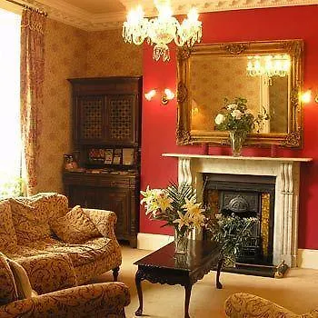 Waterloo Town House & Hotell 4*