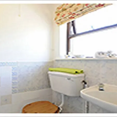 לינה וארוחת בוקר Clinton's Woodview 5*