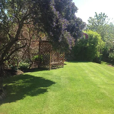 Annandale House 3*