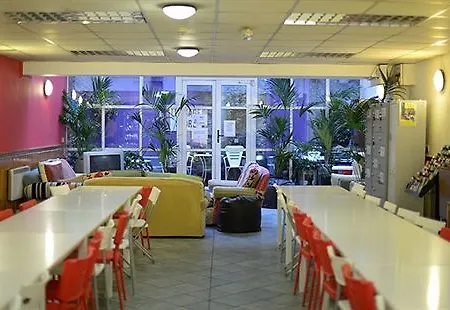 Hostel Abbey Court *