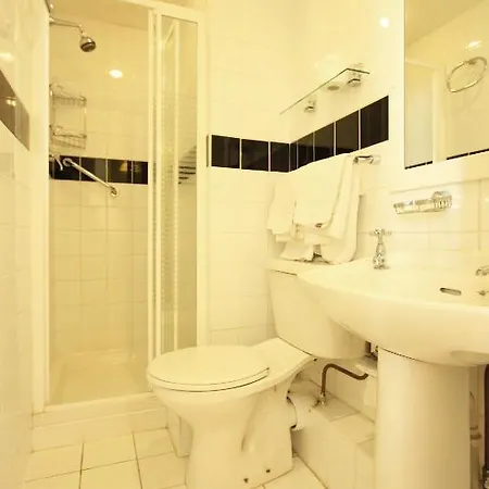 Гостевой дом Latchfords Townhouse 3*