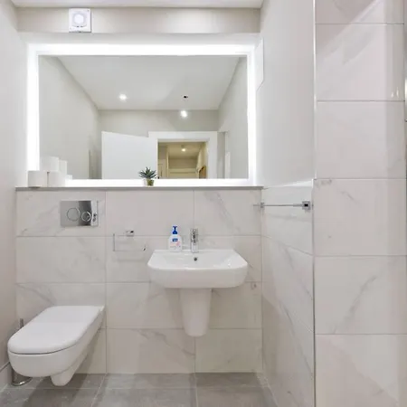 Apartment 2 Bedroom In Centre Sleeps 6