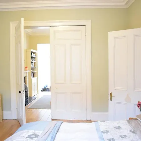 5 Bedroom House In Drumcondra Sleeps 10 Apartmán