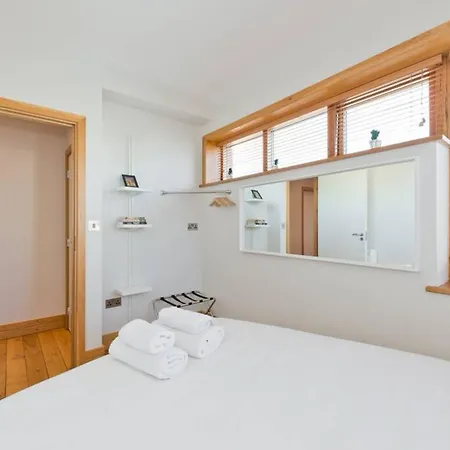 Apartamento 2 Bedroom Centre With Patio Sleeps 6 Dublín