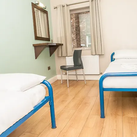 Hostal Isaacs *