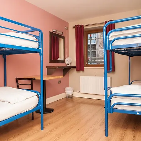 Isaacs Hostal *
