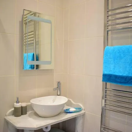 2 Bedroom House Near Centre Apartament