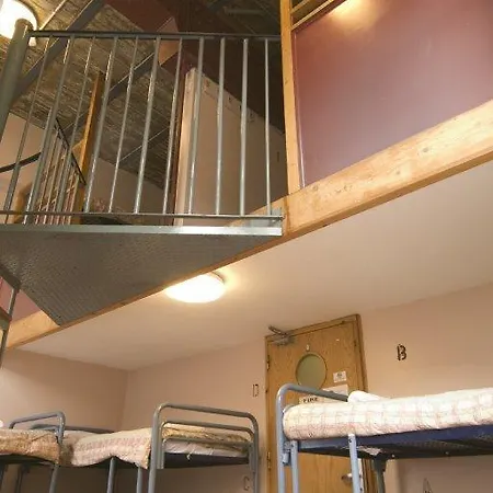 بيت شباب Avalon House