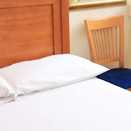 Lynams Hotel 2*
