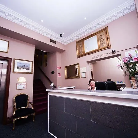 Hotel Lynams 2*
