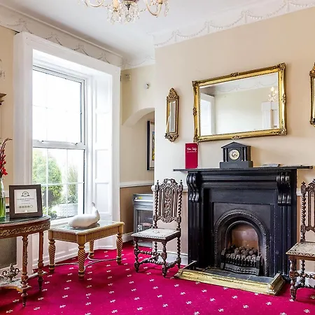 Uppercross House 3*