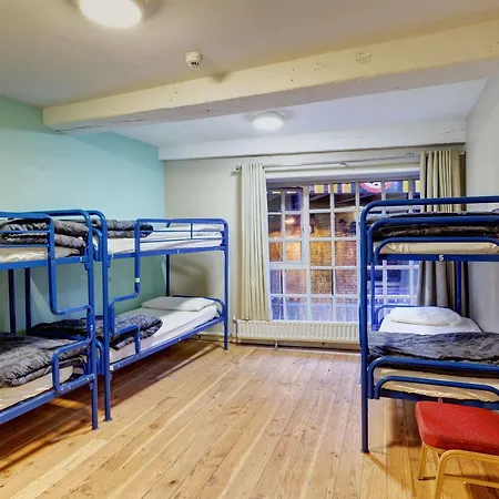 Hostal Isaacs *